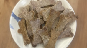 biscotti-per-cani-banana-e-finocchio-Michela-Pettorali-nutrizione-veterinaria-roma